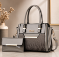 Cet ensemble sac à main et pochette assortie, en gris, apporte une touche de sophistication à toutes vos tenues.