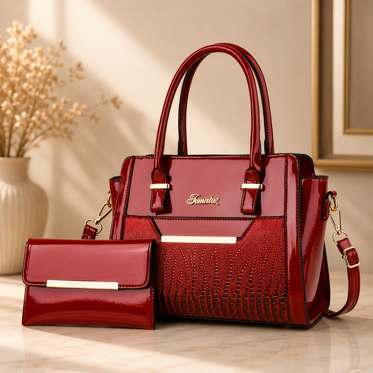 Un ensemble chic et tendance composé d'un sac à main et d'une pochette assortie, en rouge, idéal pour le quotidien comme pour les grandes occasions. 