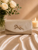 Pochette de soirée gris avec nœud strass