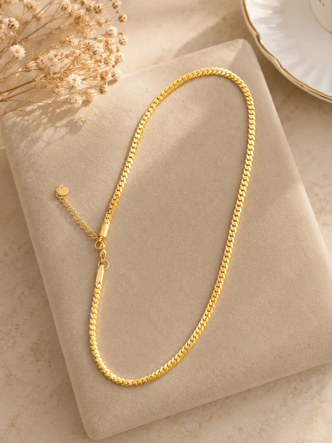 Collier chaîne dorée minimaliste BEAUTE ISMAILIA