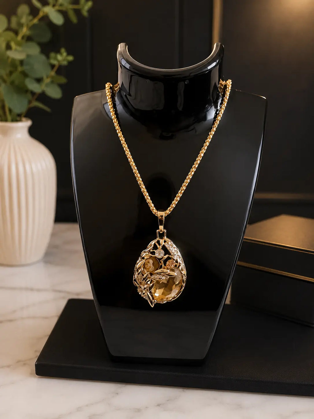 Collier Élégance Dorée BEAUTE ISMAILIA
