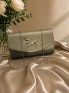 Pochette de soirée gris avec nœud strass